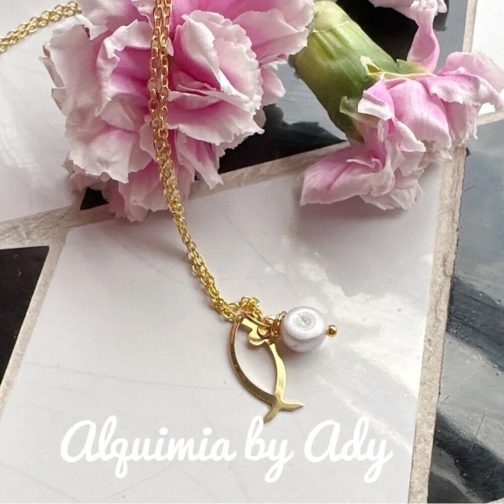 Sardine fish freshwater pearl gold charms necklace